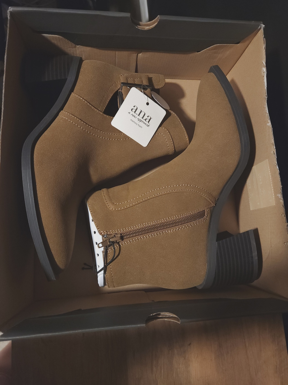NWT Women’s ANA Shadow Tan Ankle Booties Size 8.5M